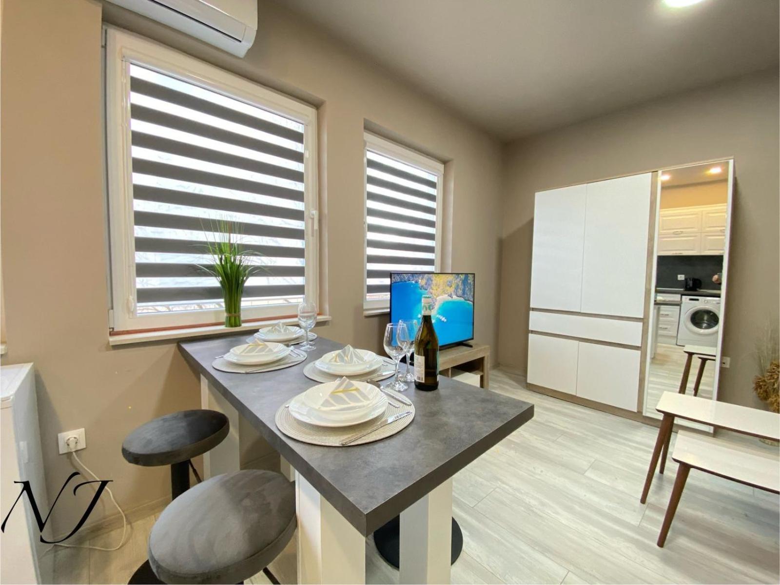 Nj Luxury Rooms And Suites Warna Exterior foto